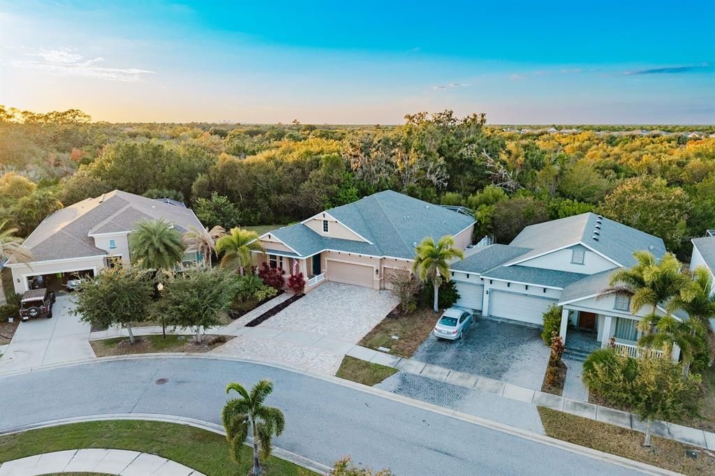 For Sale: $600,000 (4 beds, 3 baths, 2556 Square Feet)