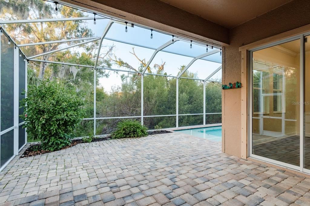 For Sale: $600,000 (4 beds, 3 baths, 2556 Square Feet)