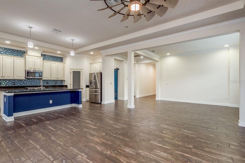 For Sale: $600,000 (4 beds, 3 baths, 2556 Square Feet)