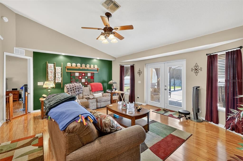 Active With Contract: $375,000 (3 beds, 2 baths, 1394 Square Feet)