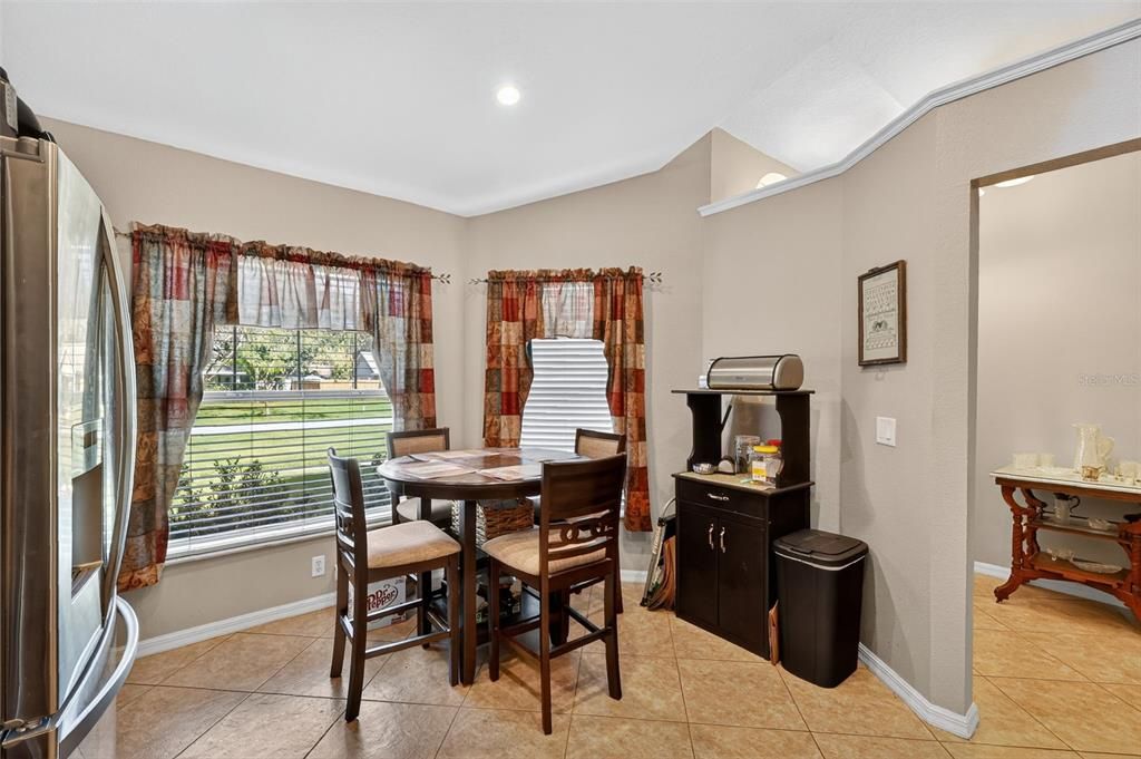 Active With Contract: $375,000 (3 beds, 2 baths, 1394 Square Feet)