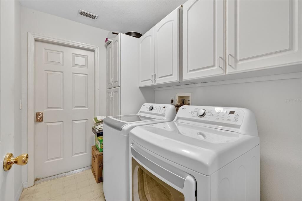 Active With Contract: $375,000 (3 beds, 2 baths, 1394 Square Feet)