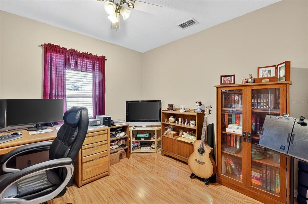 Active With Contract: $375,000 (3 beds, 2 baths, 1394 Square Feet)