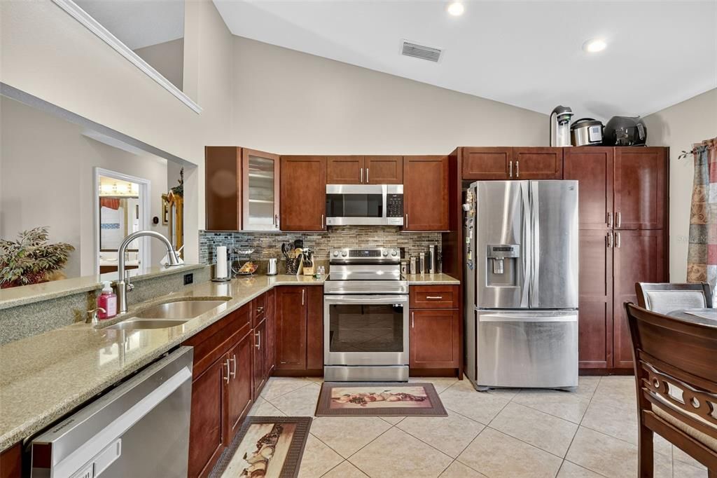 Active With Contract: $375,000 (3 beds, 2 baths, 1394 Square Feet)