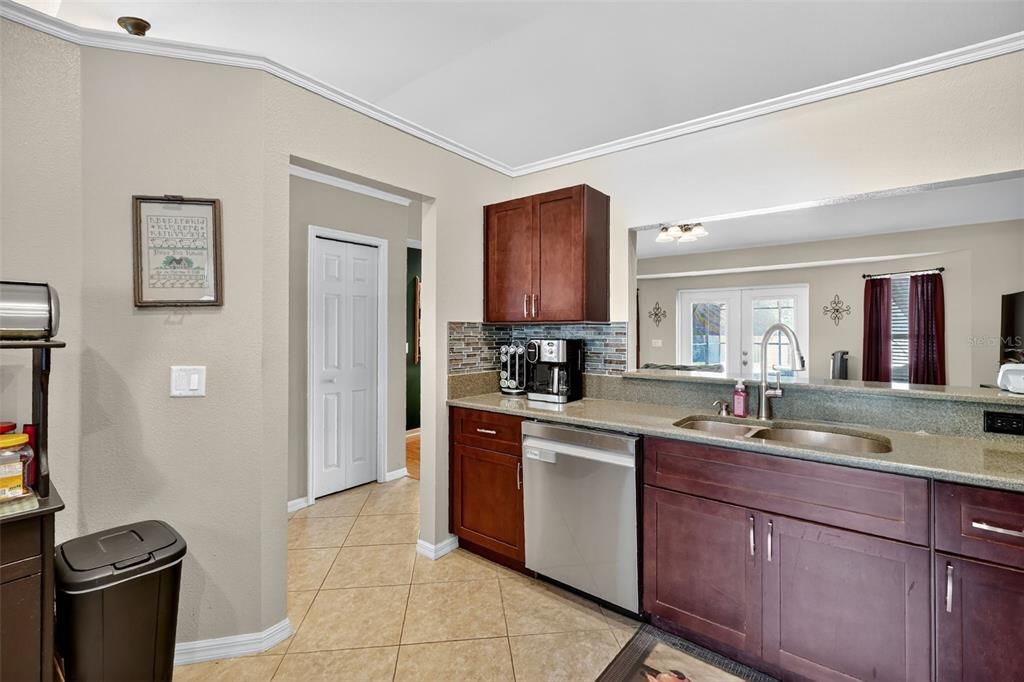 Active With Contract: $375,000 (3 beds, 2 baths, 1394 Square Feet)