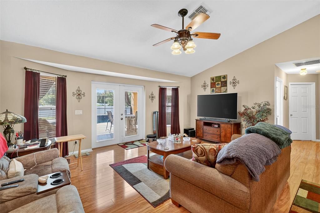 Active With Contract: $375,000 (3 beds, 2 baths, 1394 Square Feet)