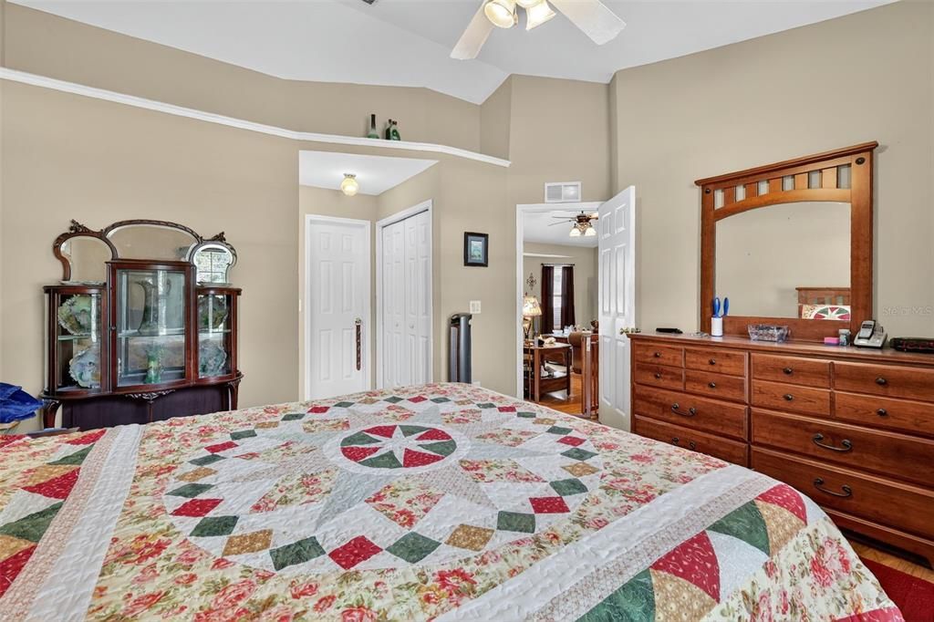 Active With Contract: $375,000 (3 beds, 2 baths, 1394 Square Feet)