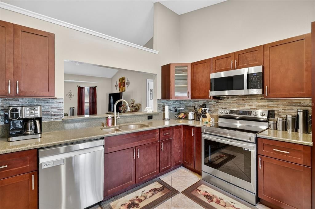 Active With Contract: $375,000 (3 beds, 2 baths, 1394 Square Feet)