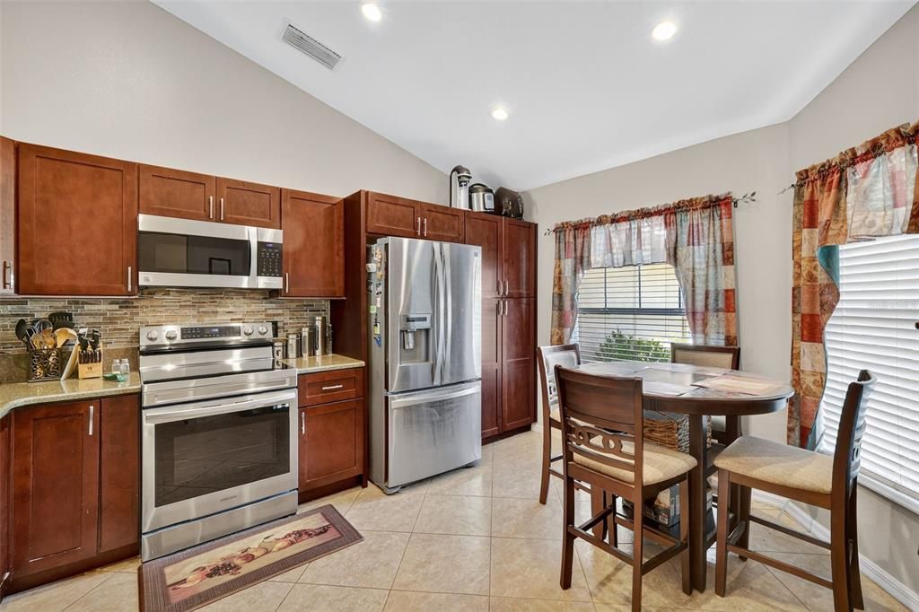 Active With Contract: $375,000 (3 beds, 2 baths, 1394 Square Feet)