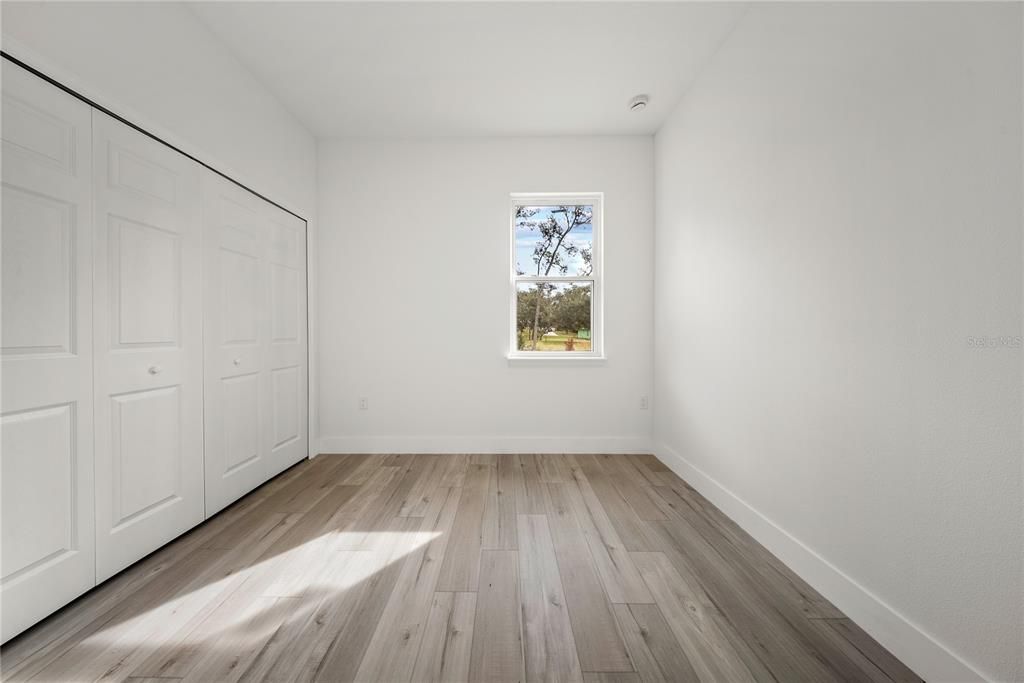 待售: $308,000 (4 贝兹, 2 浴室, 1560 平方英尺)