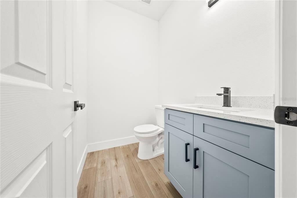 待售: $308,000 (4 贝兹, 2 浴室, 1560 平方英尺)