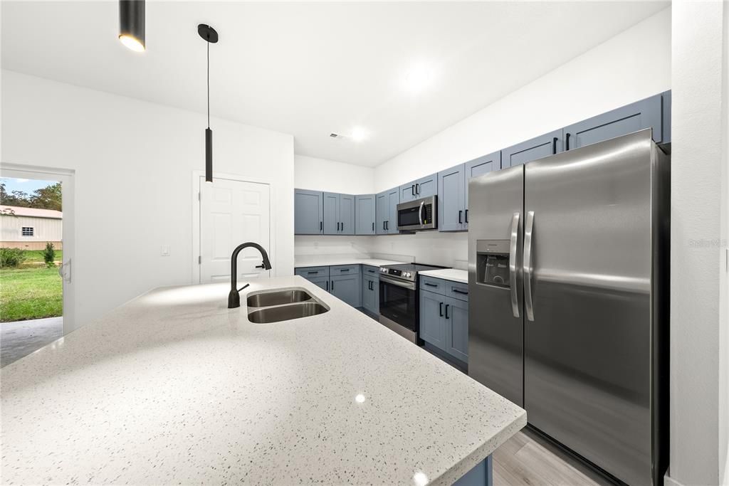 待售: $308,000 (4 贝兹, 2 浴室, 1560 平方英尺)