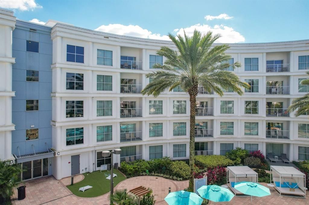 For Sale: $230,000 (2 beds, 2 baths, 1067 Square Feet)