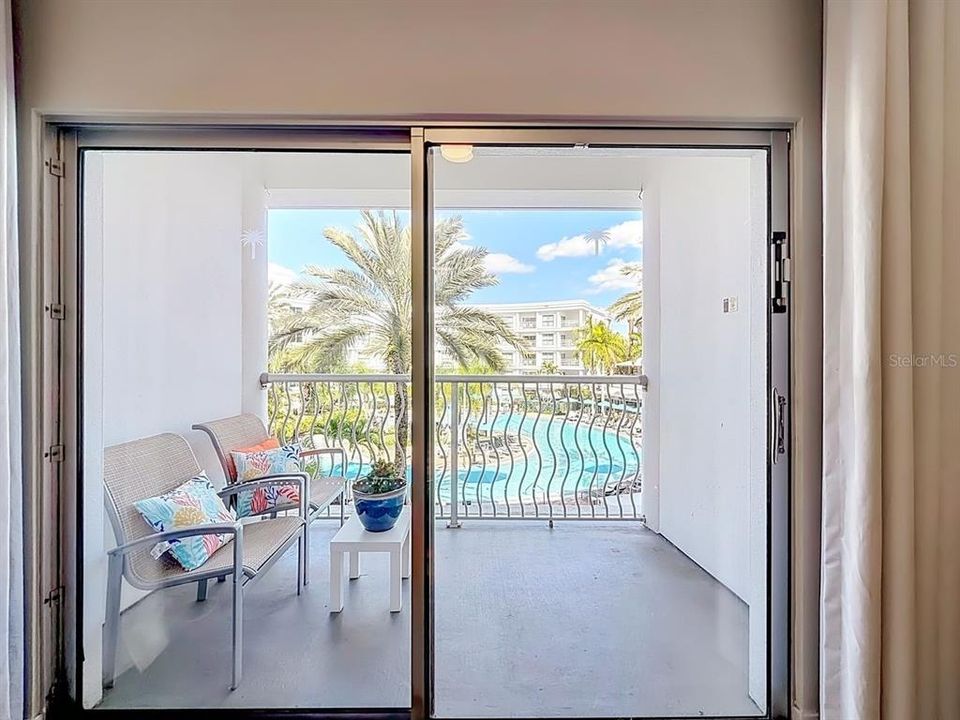 For Sale: $230,000 (2 beds, 2 baths, 1067 Square Feet)