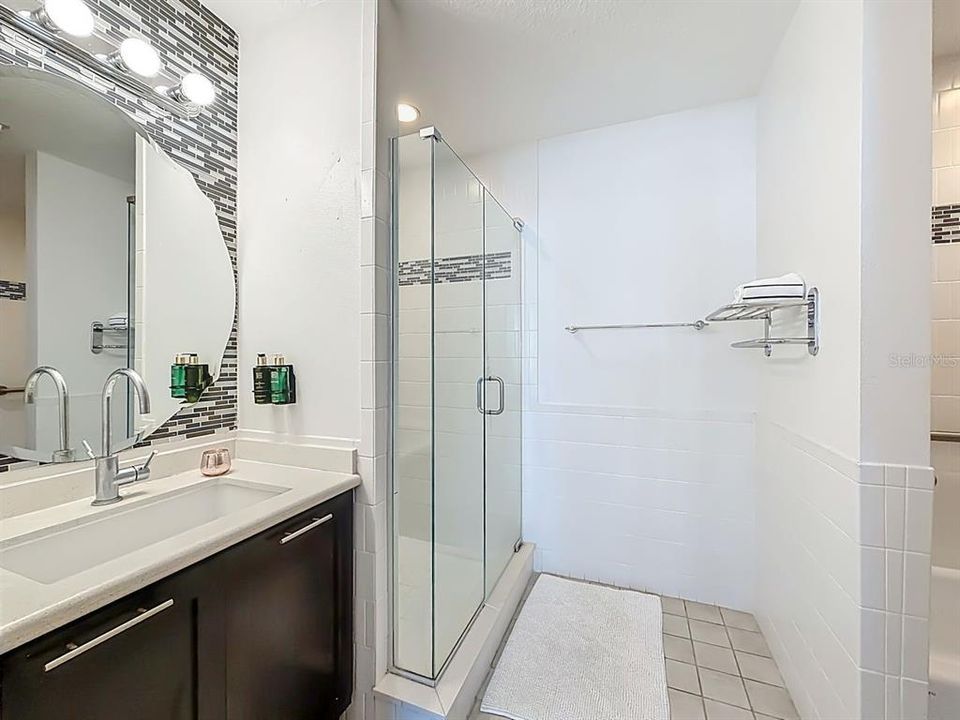 For Sale: $230,000 (2 beds, 2 baths, 1067 Square Feet)