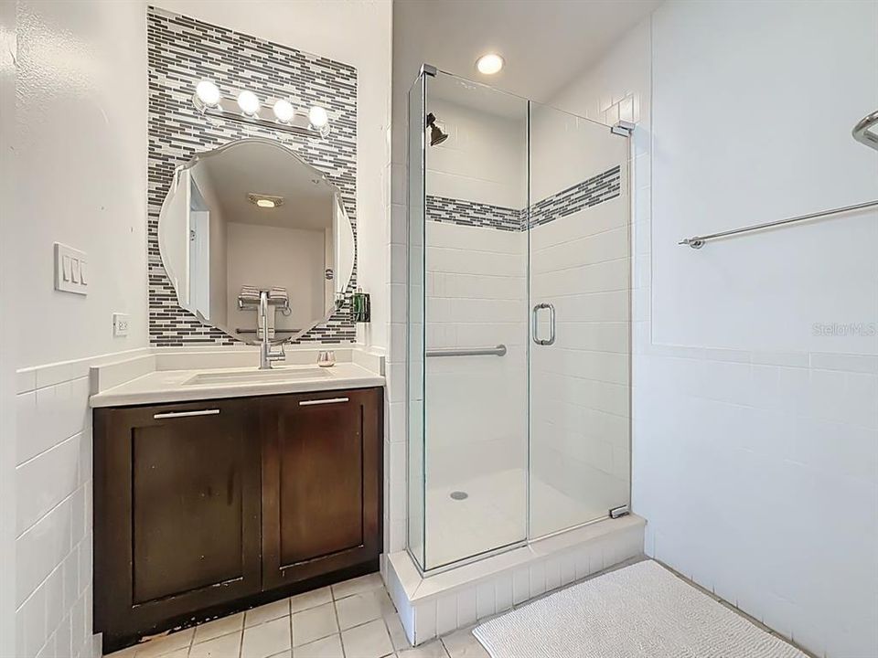 For Sale: $230,000 (2 beds, 2 baths, 1067 Square Feet)