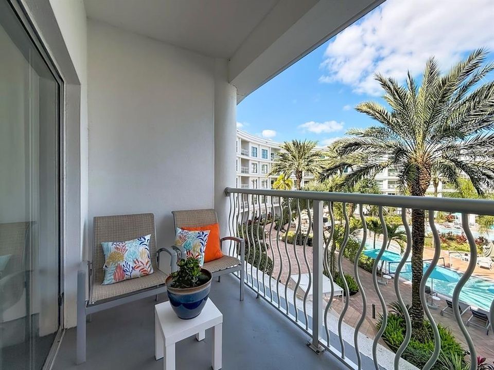 For Sale: $230,000 (2 beds, 2 baths, 1067 Square Feet)