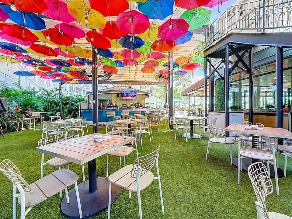 For Sale: $230,000 (2 beds, 2 baths, 1067 Square Feet)