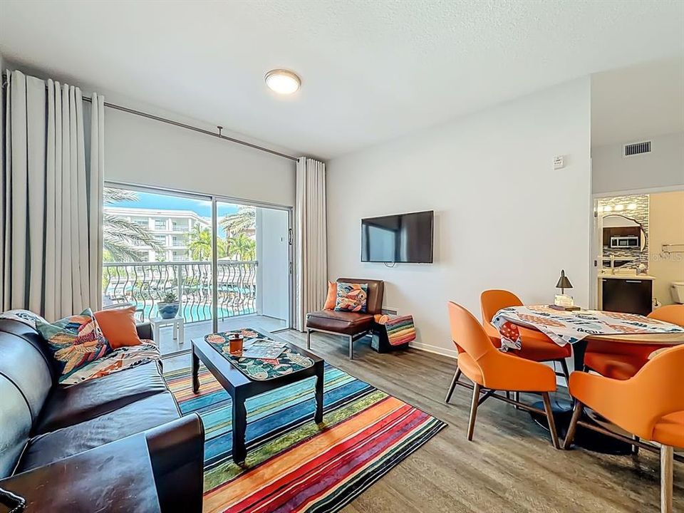 For Sale: $230,000 (2 beds, 2 baths, 1067 Square Feet)