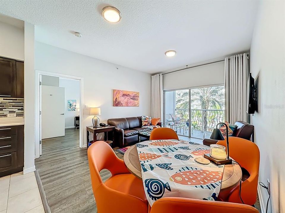 For Sale: $230,000 (2 beds, 2 baths, 1067 Square Feet)