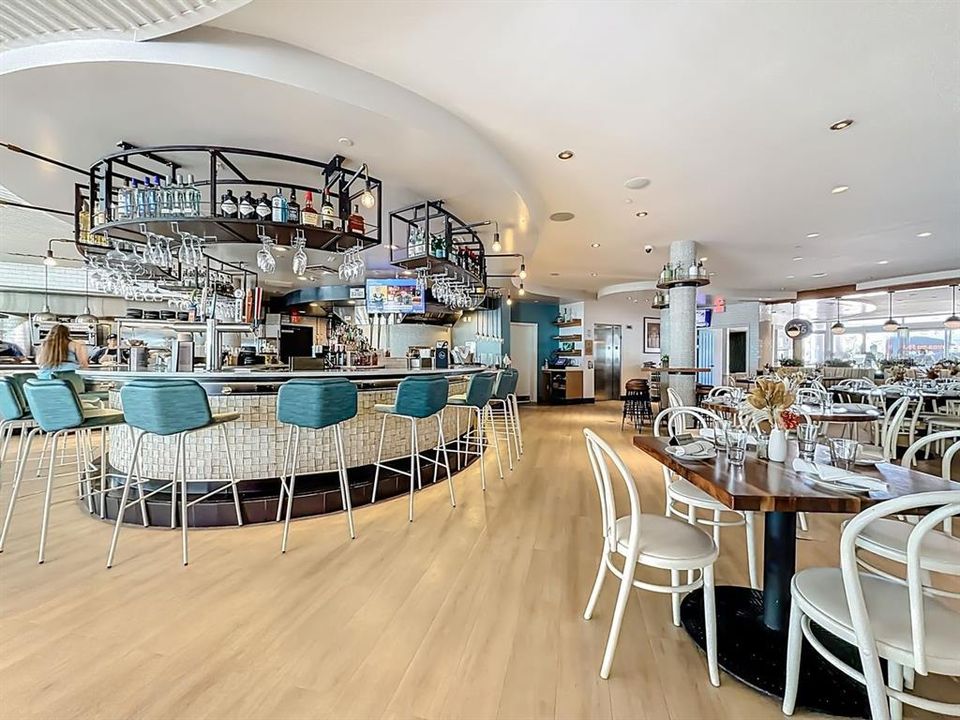 For Sale: $230,000 (2 beds, 2 baths, 1067 Square Feet)