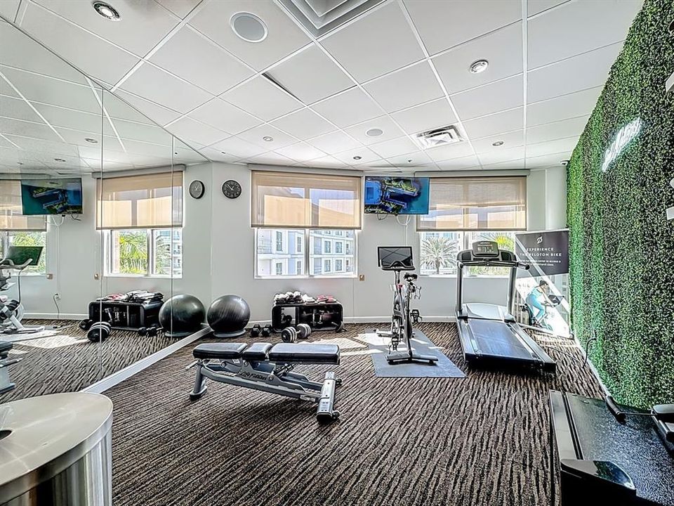 For Sale: $230,000 (2 beds, 2 baths, 1067 Square Feet)