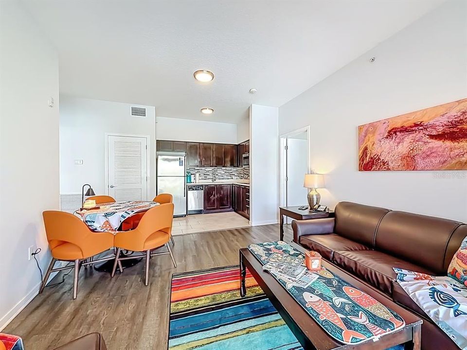 For Sale: $230,000 (2 beds, 2 baths, 1067 Square Feet)