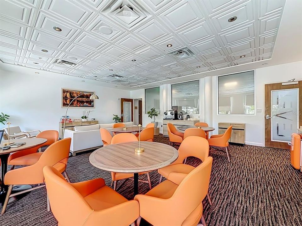 For Sale: $230,000 (2 beds, 2 baths, 1067 Square Feet)