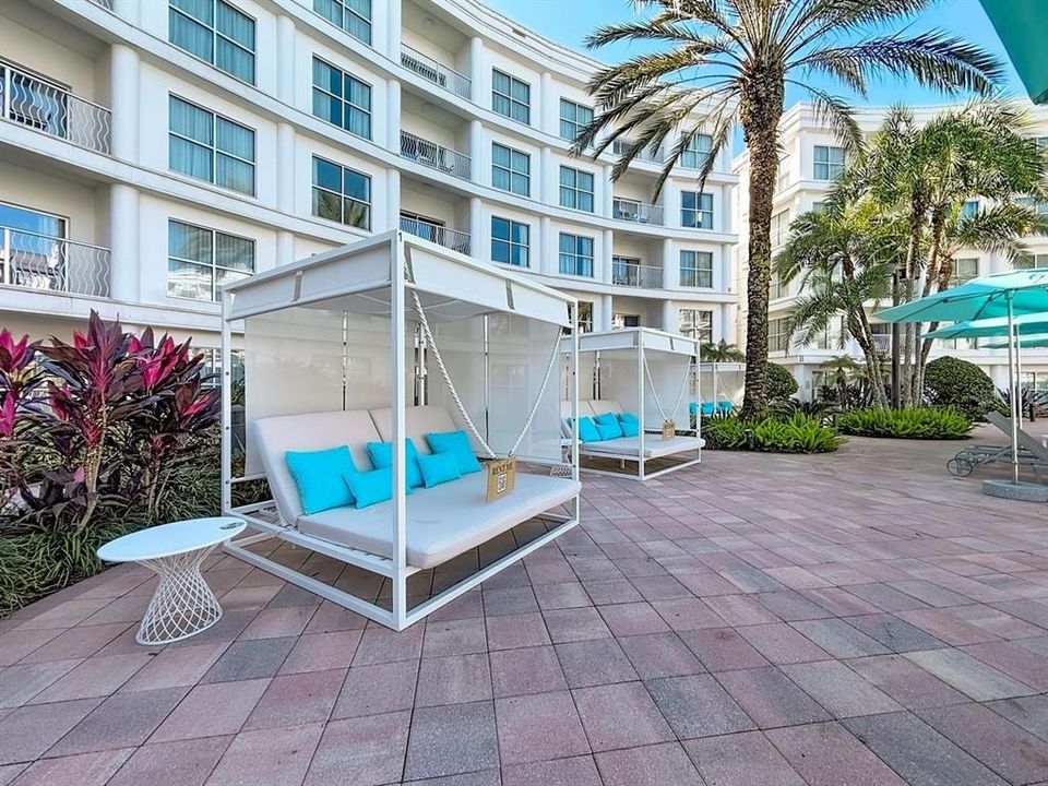 For Sale: $230,000 (2 beds, 2 baths, 1067 Square Feet)