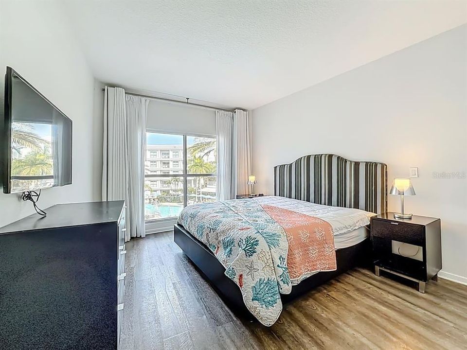 For Sale: $230,000 (2 beds, 2 baths, 1067 Square Feet)