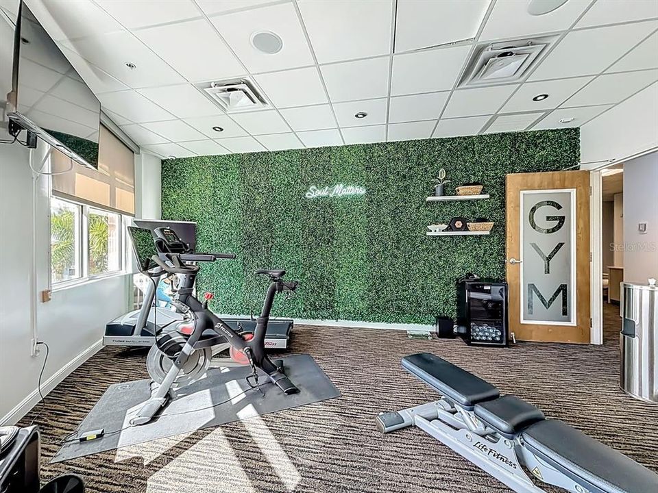 For Sale: $230,000 (2 beds, 2 baths, 1067 Square Feet)