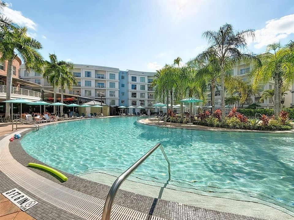 For Sale: $230,000 (2 beds, 2 baths, 1067 Square Feet)