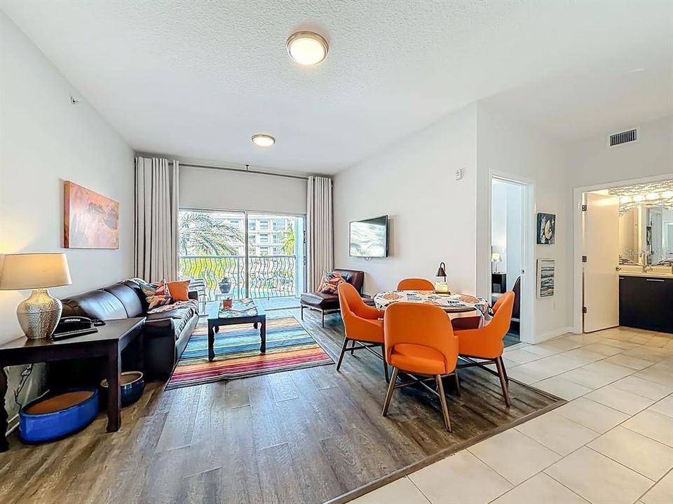 For Sale: $230,000 (2 beds, 2 baths, 1067 Square Feet)