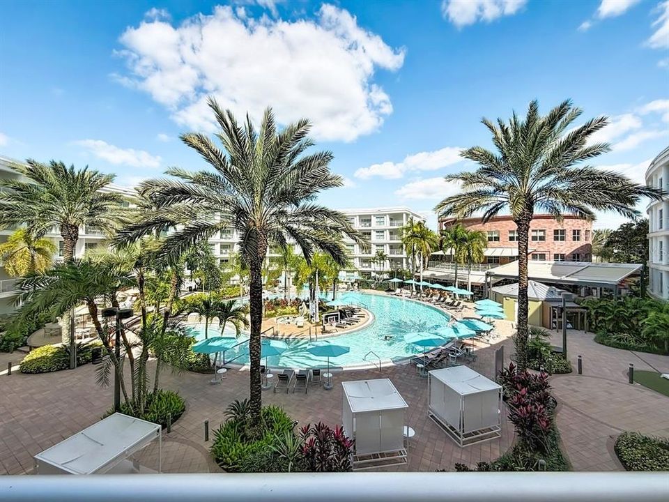 For Sale: $230,000 (2 beds, 2 baths, 1067 Square Feet)