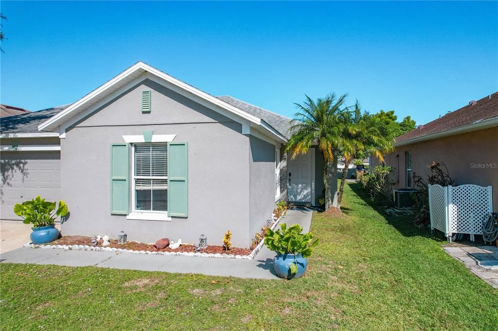 合同活跃: $298,900 (3 贝兹, 2 浴室, 1553 平方英尺)