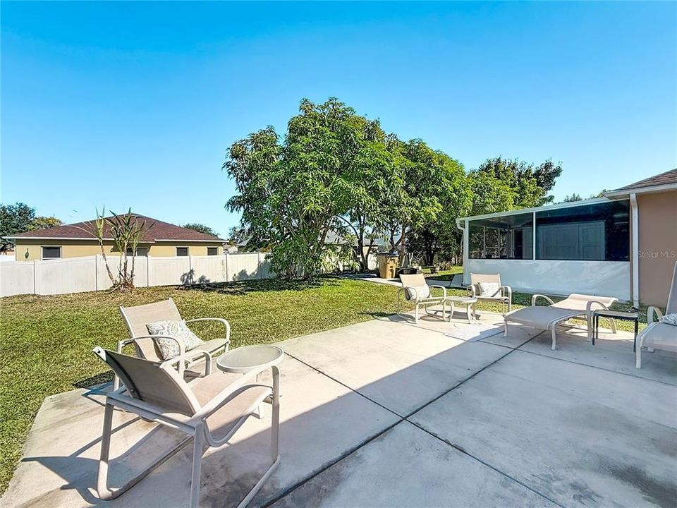 合同活跃: $298,900 (3 贝兹, 2 浴室, 1553 平方英尺)