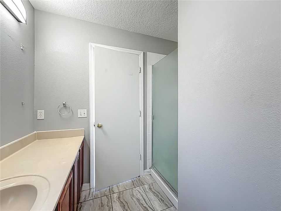 合同活跃: $298,900 (3 贝兹, 2 浴室, 1553 平方英尺)