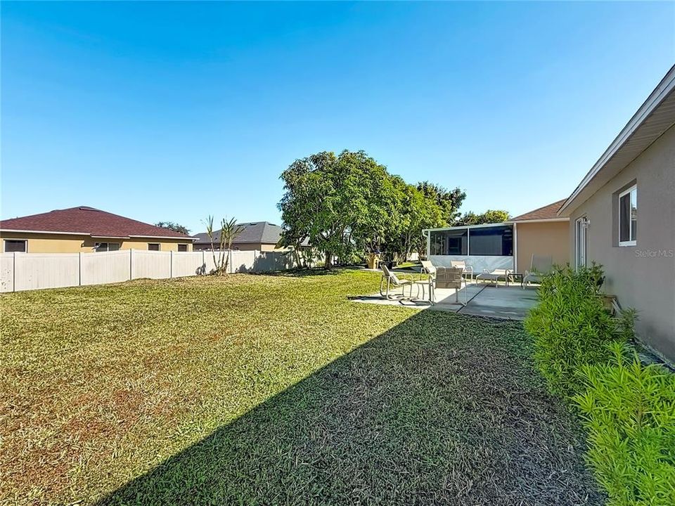 合同活跃: $298,900 (3 贝兹, 2 浴室, 1553 平方英尺)