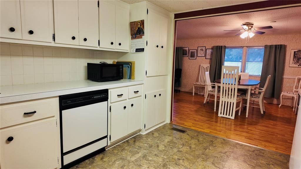 For Sale: $95,000 (2 beds, 2 baths, 1118 Square Feet)