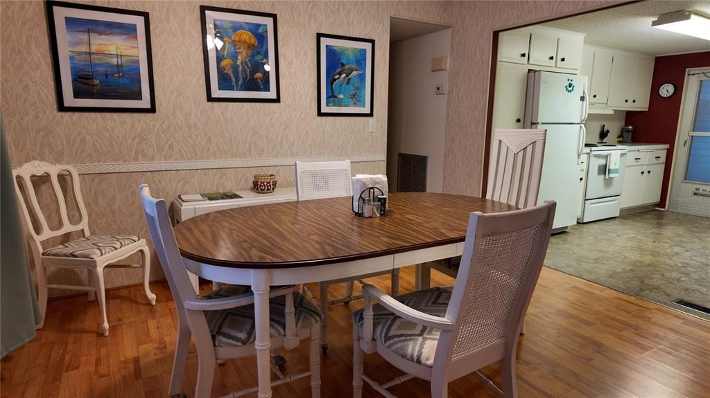 For Sale: $95,000 (2 beds, 2 baths, 1118 Square Feet)