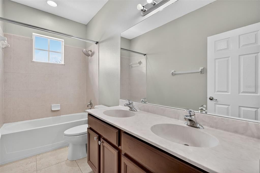 En Venta: $499,900 (5 camas, 3 baños, 2853 Pies cuadrados)