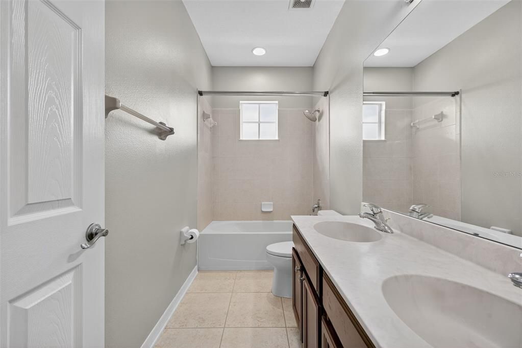 En Venta: $499,900 (5 camas, 3 baños, 2853 Pies cuadrados)