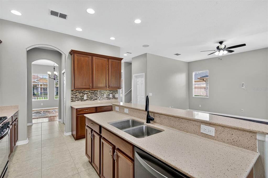 En Venta: $499,900 (5 camas, 3 baños, 2853 Pies cuadrados)