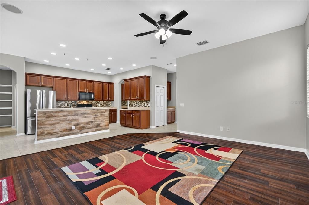 En Venta: $499,900 (5 camas, 3 baños, 2853 Pies cuadrados)