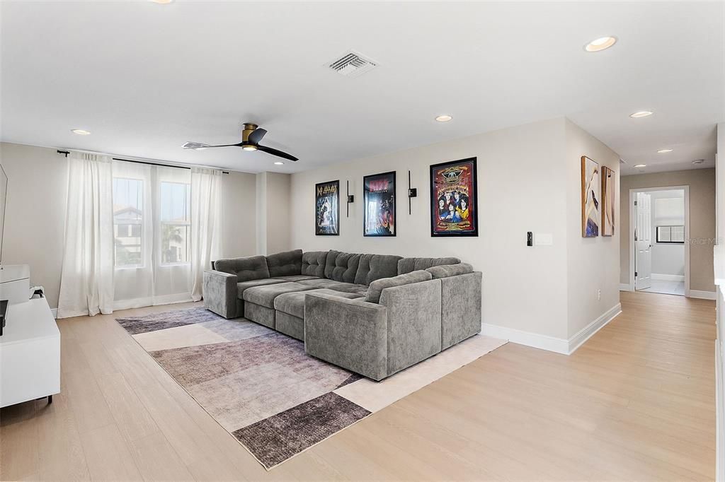 En Venta: $665,000 (5 camas, 3 baños, 3410 Pies cuadrados)