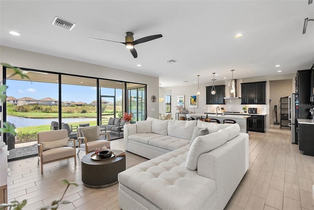 En Venta: $665,000 (5 camas, 3 baños, 3410 Pies cuadrados)