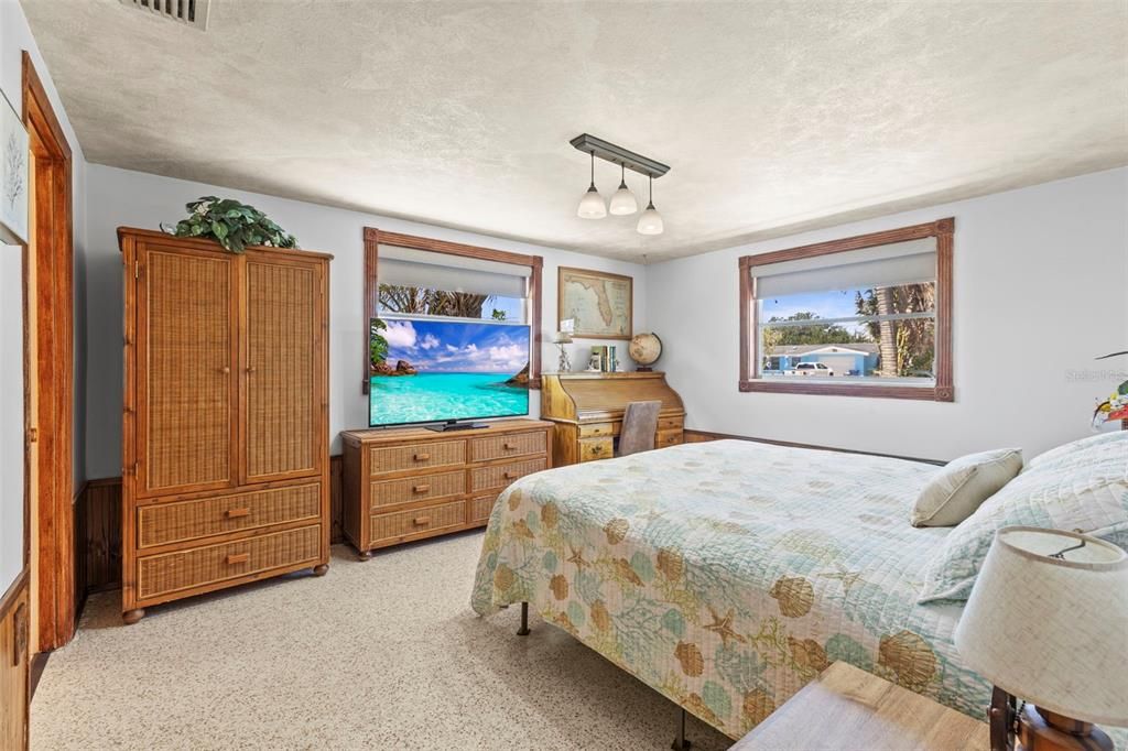 For Sale: $449,900 (3 beds, 2 baths, 1356 Square Feet)