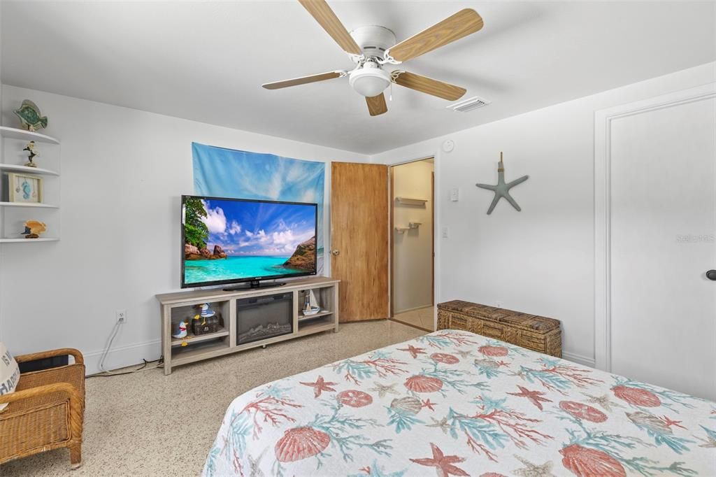 For Sale: $449,900 (3 beds, 2 baths, 1356 Square Feet)