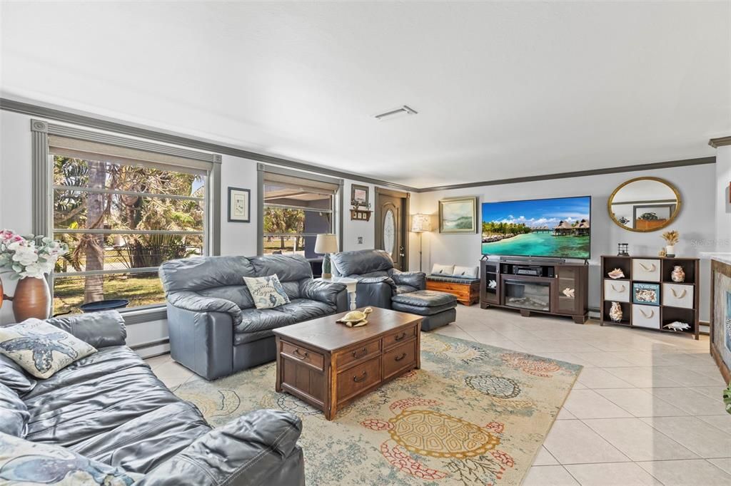 For Sale: $449,900 (3 beds, 2 baths, 1356 Square Feet)