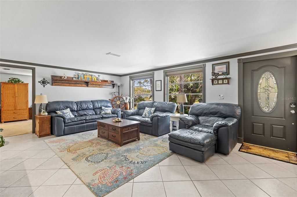 For Sale: $449,900 (3 beds, 2 baths, 1356 Square Feet)